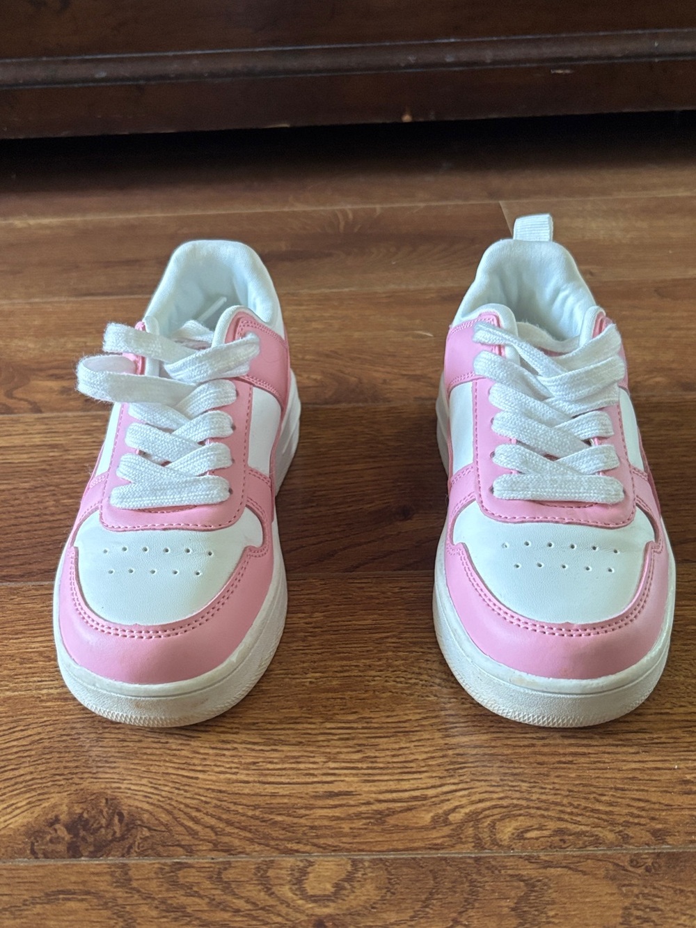 Link Kids Pink and White Low-Top Sneakers in size 13